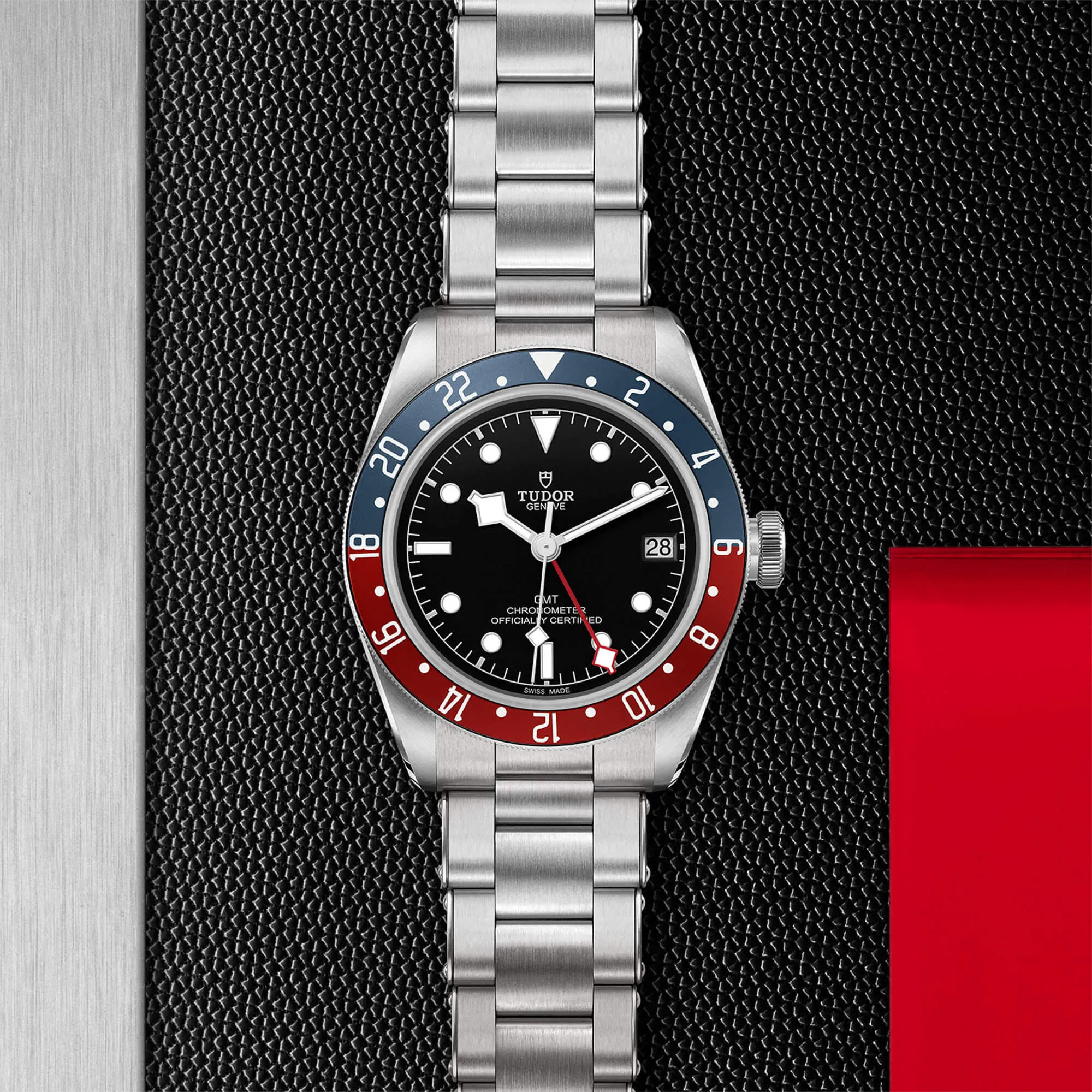 malalan-tudor-black-bay-gmt-watch-M79830RB-0001-IMG2