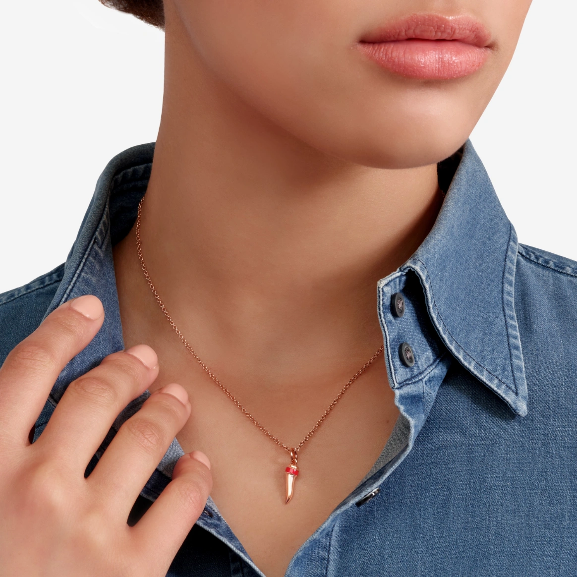 MALALAN_DMC5003_HORNX_ERO9R_100_Dodo_rose-gold-enamel-horn-charm