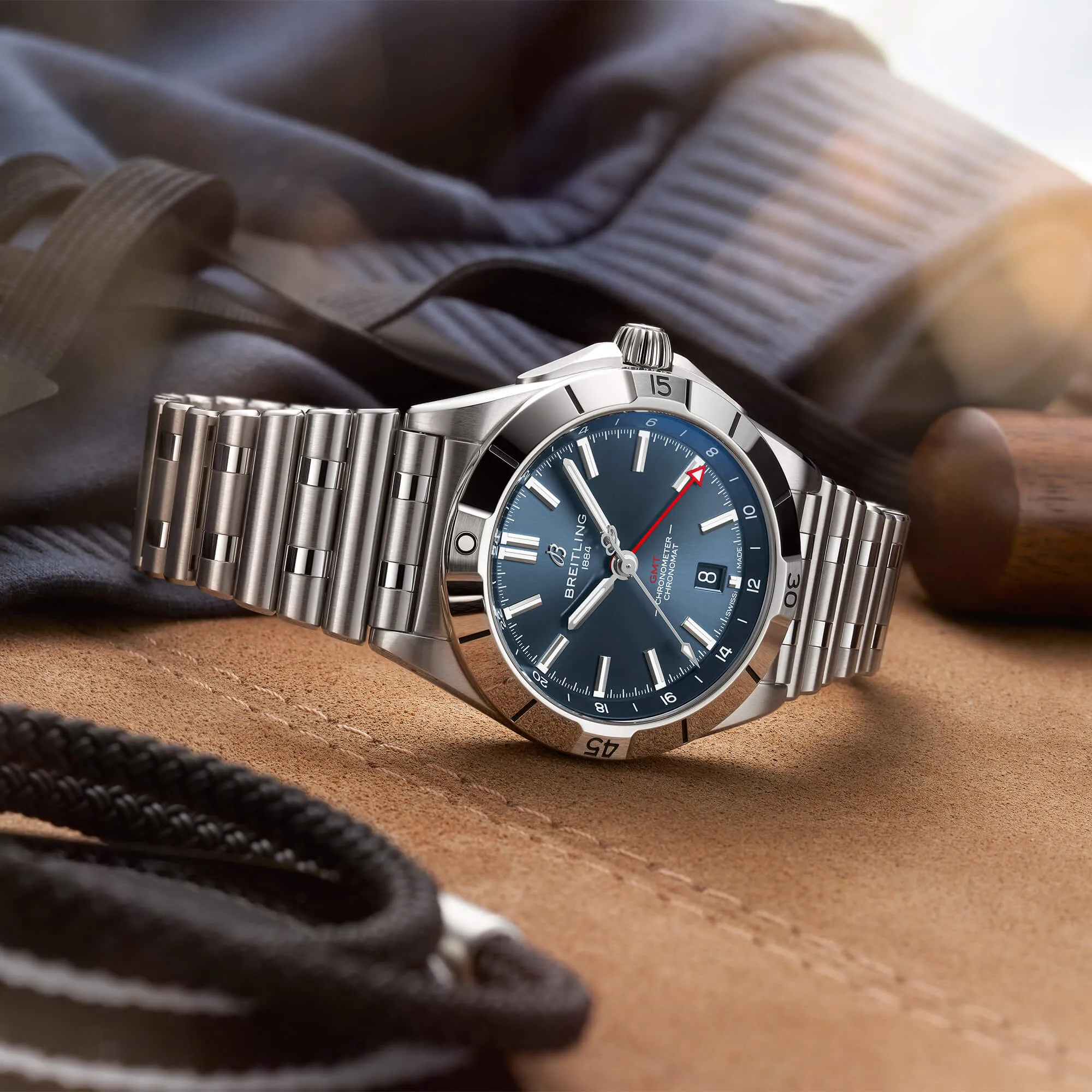 malalan-breitling-chronomat-automatic-gmt-40-watch-A32398101C1A1-IMG2