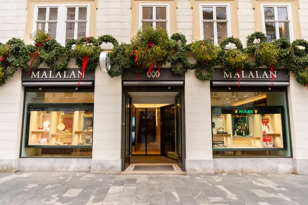 Malalan-Magical-Mistletoe-1