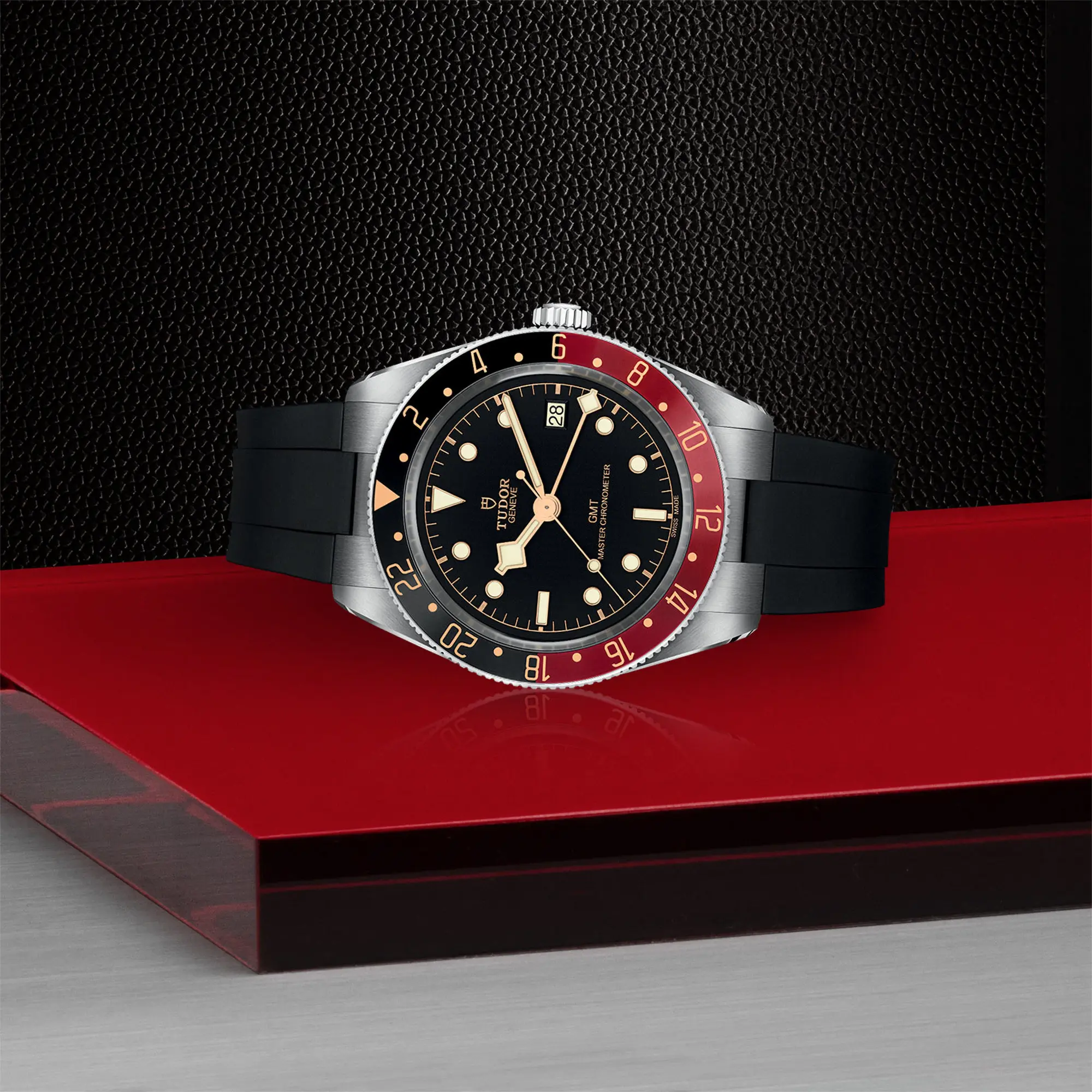 malalan-tudor-black-bay-58-gmt-watch-M7939G1A0NRU-0002-IMG3