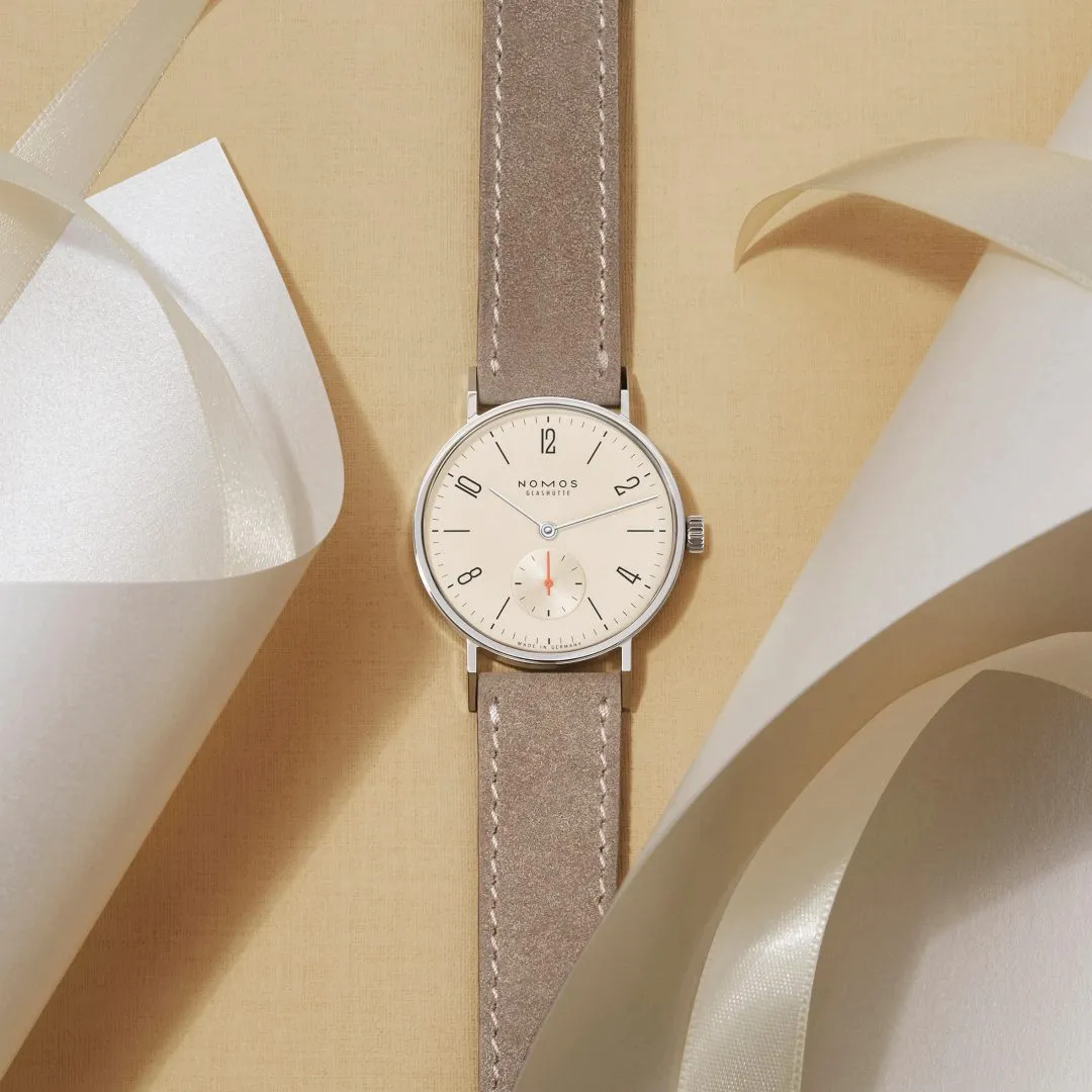 05_0151_0150_Tangente_33_champagner_4A_ab_PR-01-1080x1080